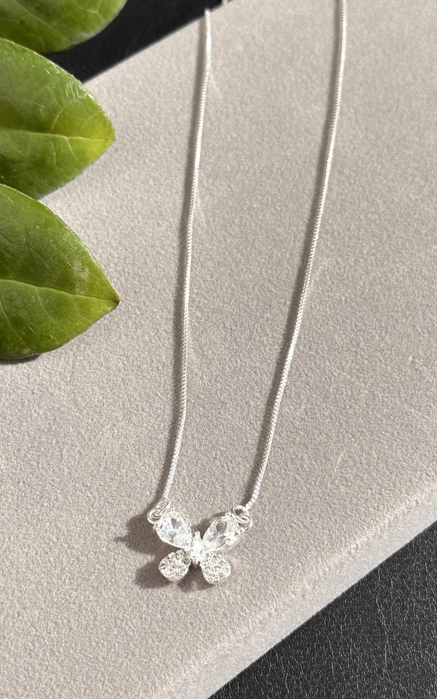 COLAR BORBOLETA CRISTAL EM CIMA E CRAVEJADO EMBAIXO — foto 1