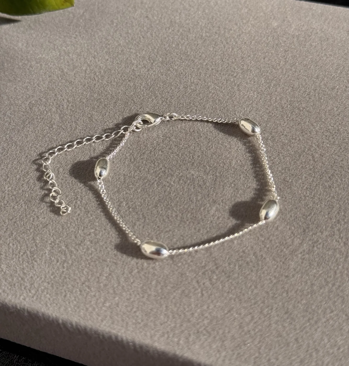 PULSEIRA COM BOLINHAS OVAIS — foto 1
