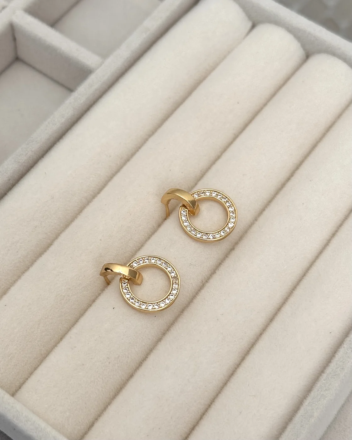 ARGOLA CRAVEJADA REDONDA — foto 1