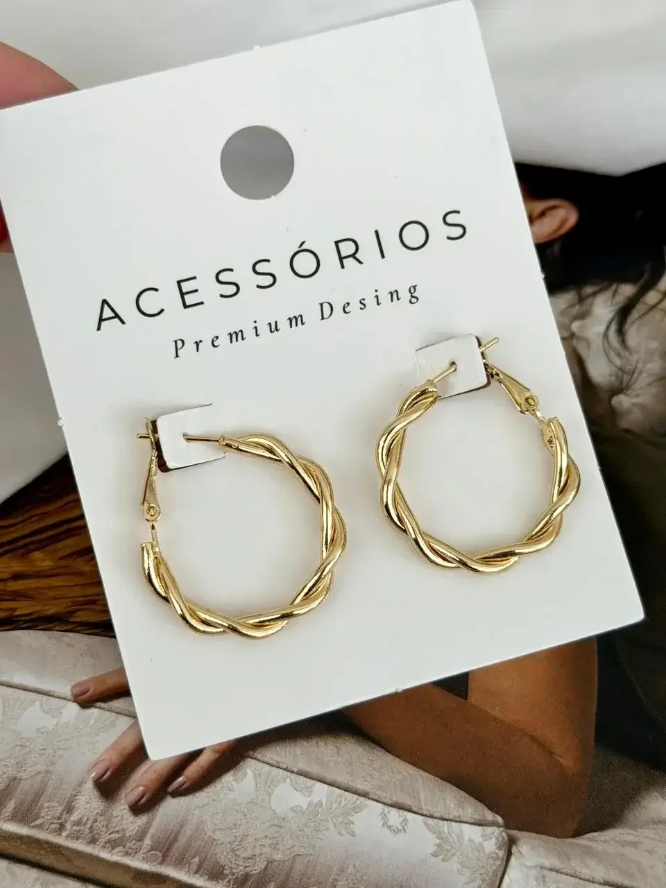 ARGOLA FOLHEADA ENTRELAÇADA — foto 1