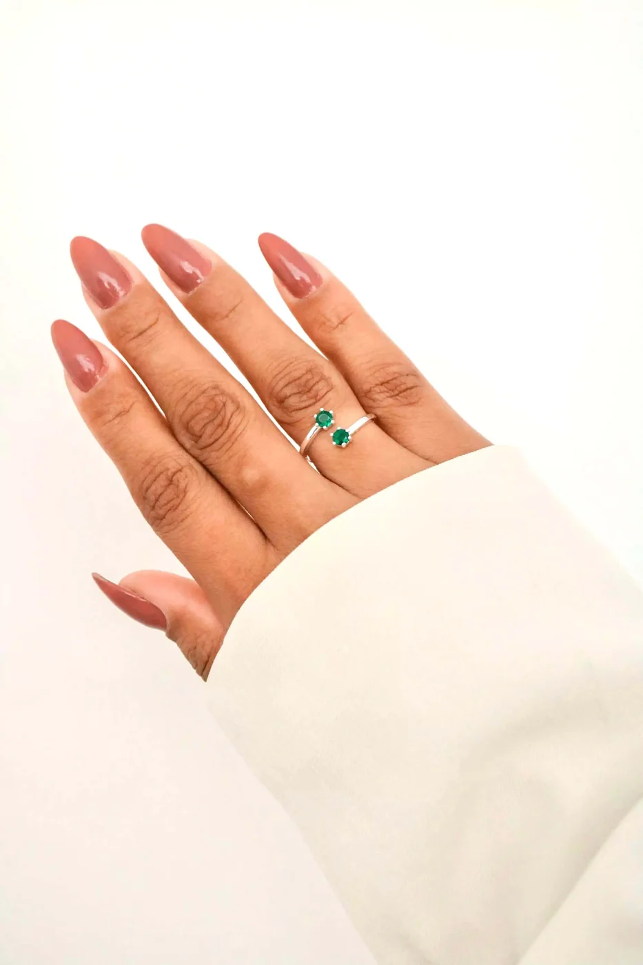 ANEL AJUSTÁVEL PEDRAS VERDE ESMERALDA — foto 1