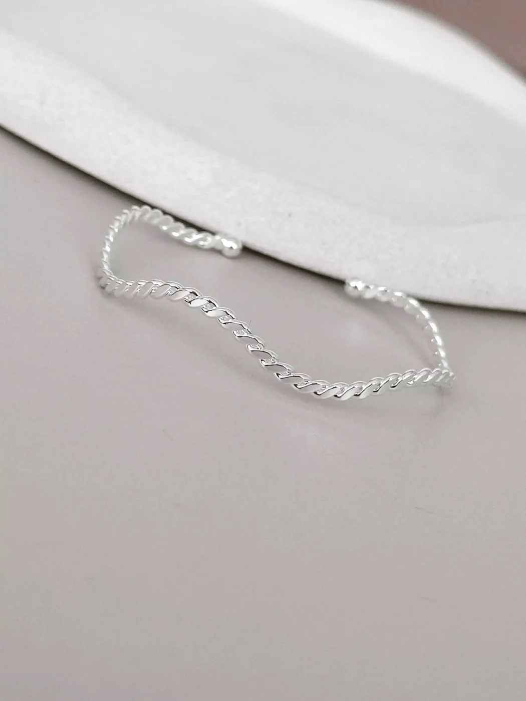 BRACELETE TORCIDO ONDULADO — foto 1